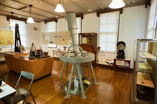 Floating zenith telescope used to observe astronomical latitude between 1939 and 1987